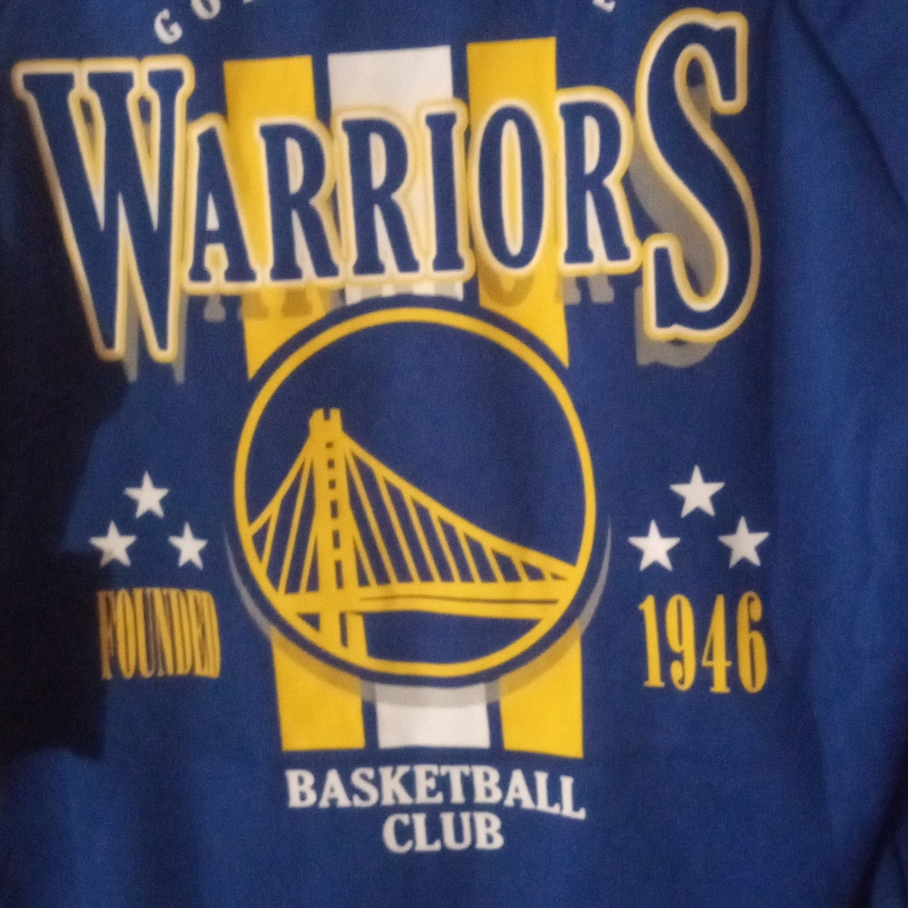 Golden State warriors sweater the sizes medium it's a hoodie color blue